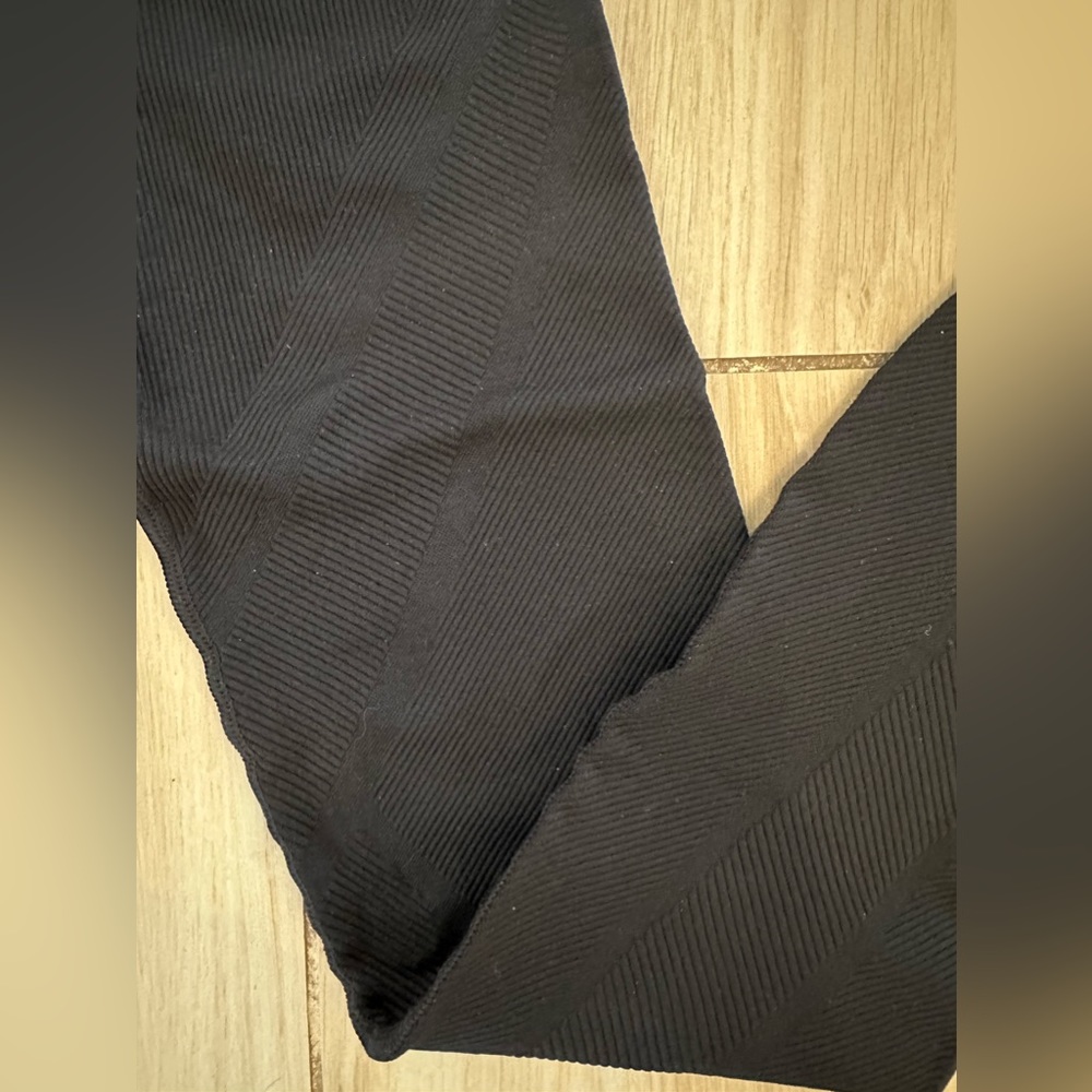Brand New, Never Worn: Fabletics Ribbed Legging. - Picture 4 of 5